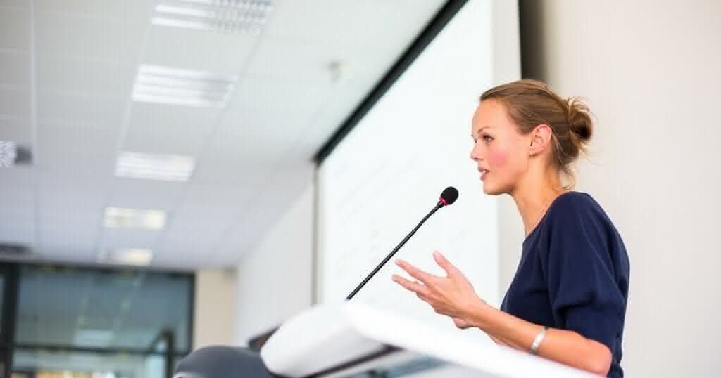 De ce recomand public speakingul speakingul